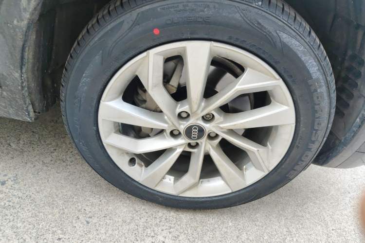 Used Audi Q5L 2022 40T Luxury Dynamic Model Right Front Wheel Hub