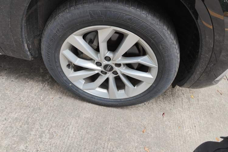 Used Audi Q5L 2022 40T Luxury Dynamic Model Right Front Wheel Hub