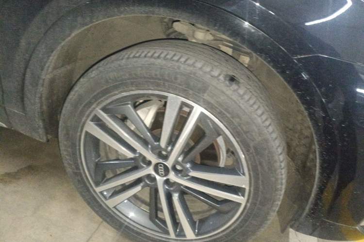 Used Audi Q5L 2022 40T Fashionable and Dynamic Model Right Front Wheel Hub