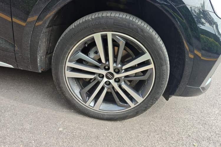 Used Audi Q5L 2022 40T Fashionable and Dynamic Model Right Front Wheel Hub