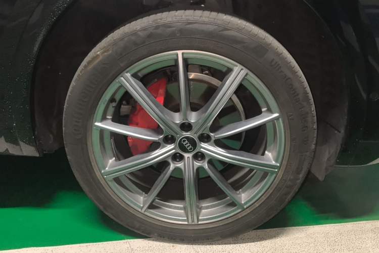 Used Audi Q5L 2022 Updated 45T Luxury Dynamic Version Right Front Wheel Hub