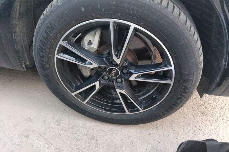 Used Audi Q5L 2022 40T Fashionable and Dynamic Model Right Front Wheel Hub