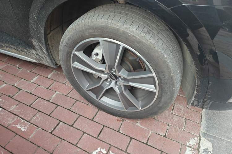 Used Audi Q5L 2022 40T Fashionable and Dynamic Model Right Front Wheel Hub