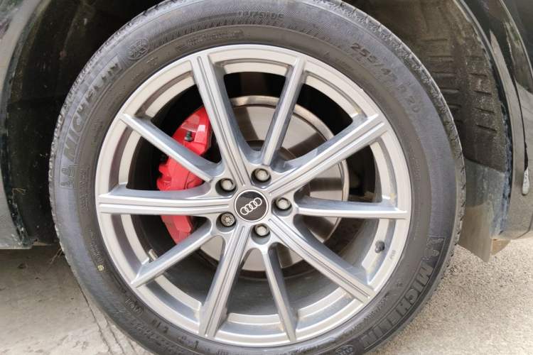 Used Audi Q5L 2022 Updated 45T Luxury Dynamic Version Right Front Wheel Hub