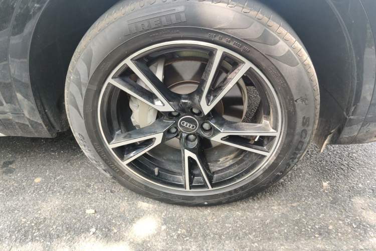 Used Audi Q5L 2022 40T Fashionable and Dynamic Model Right Front Wheel Hub