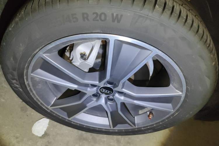 Used Audi Q5L 2022 45T Luxury Elegant Model Right Front Wheel Hub