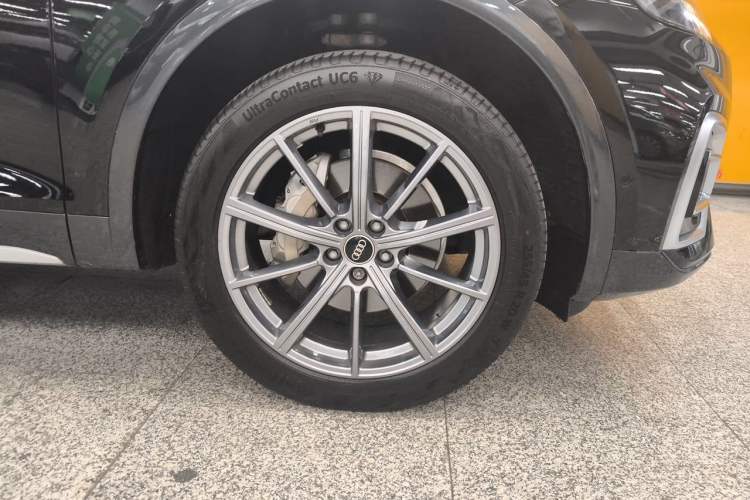 Used Audi Q5L 2022 40T Luxury Elegant Model Right Front Wheel Hub