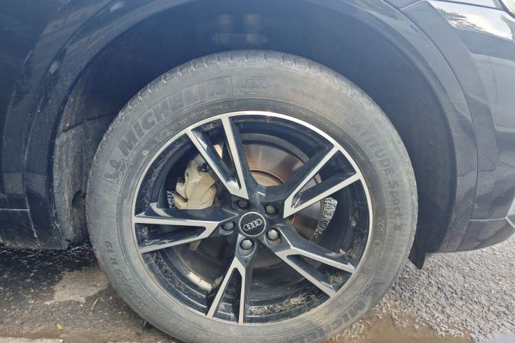 Used Audi Q5L 2022 40T Fashionable and Dynamic Model Right Front Wheel Hub