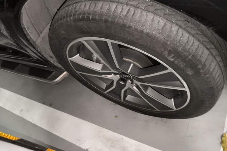 Used Audi Q5L 2022 Updated 45T Luxury Dynamic Version Right Front Wheel Hub