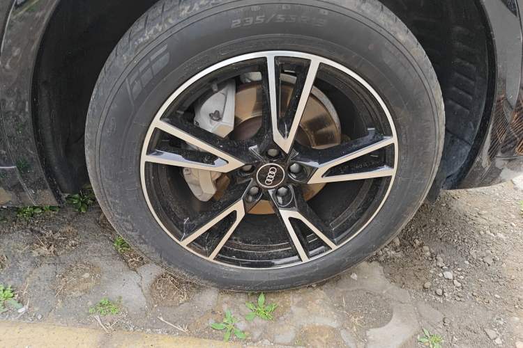 Used Audi Q5L 2022 Updated Version 40T Luxury Elegant Edition Right Front Wheel Hub