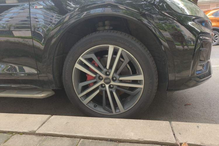 Used Audi Q5L 2022 40T RS Package Performance Model Right Front Wheel Hub