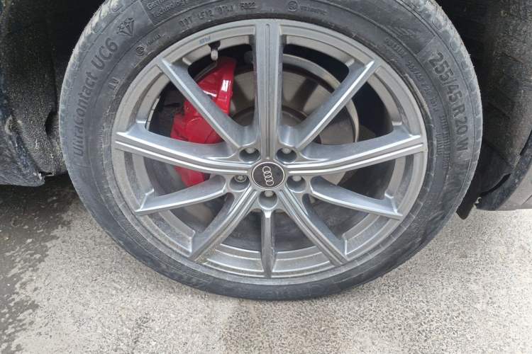 Used Audi Q5L 2022 40T Fashionable and Dynamic Model Right Front Wheel Hub