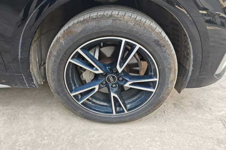 Used Audi Q5L 2022 40T Fashionable and Dynamic Model Right Front Wheel Hub