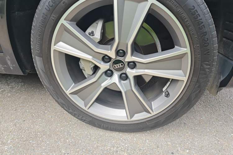 Used Audi Q5L 2022 Updated Version 40T Luxury Elegant Edition Right Front Wheel Hub
