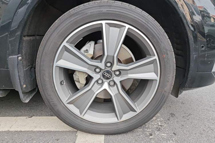 Used Audi Q5L 2022 Updated 45T Luxury Dynamic Version Right Front Wheel Hub