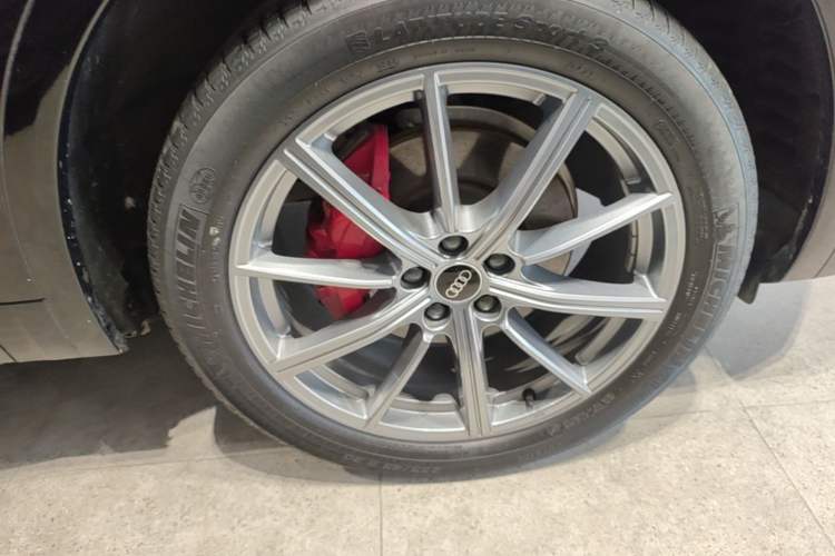 Used Audi Q5L 2022 Updated 45T Luxury Dynamic Version Right Front Wheel Hub