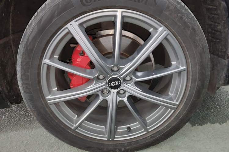 Used Audi Q5L 2022 40T Fashionable and Dynamic Model Right Front Wheel Hub