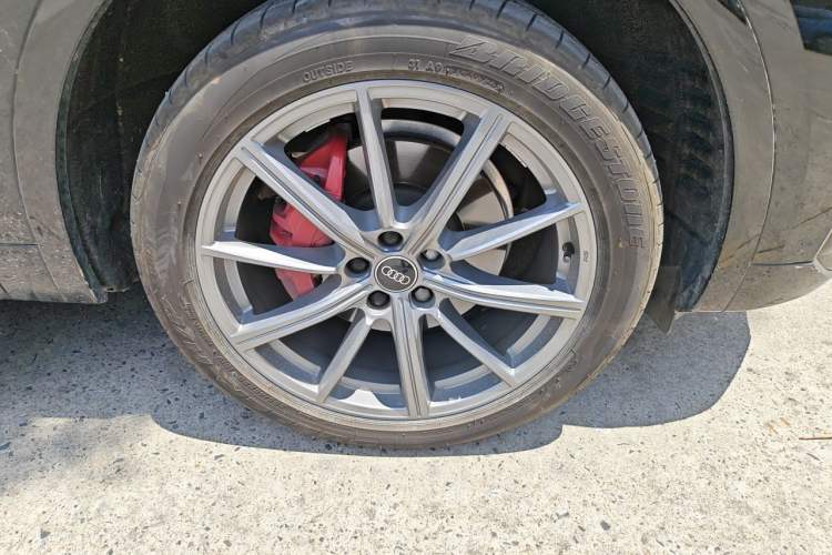 Used Audi Q5L 2022 40T RS Package Performance Model Right Front Wheel Hub