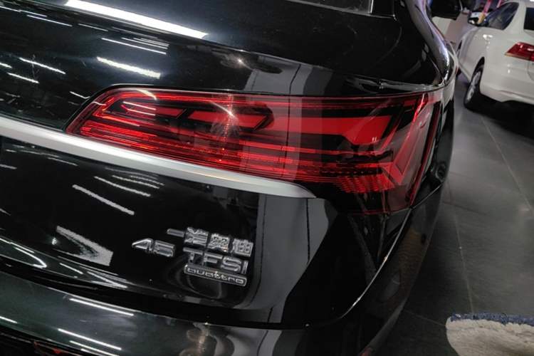 Used Audi Q5L 2022 45T Luxury Dynamic Model Right Rear Taillight