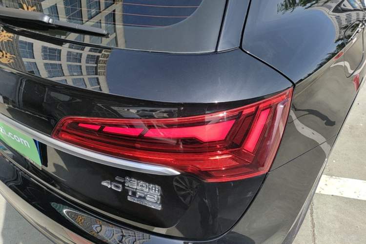 Used Audi Q5L 2022 40T Luxury Dynamic Model Right Rear Taillight