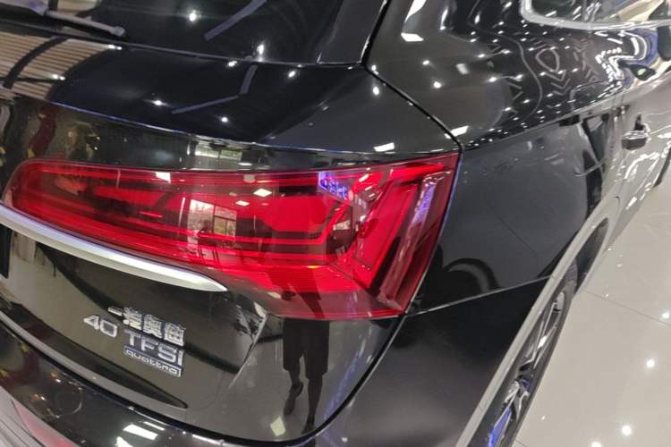 Used Audi Q5L 2022 40T Fashionable and Dynamic Model Right Rear Taillight