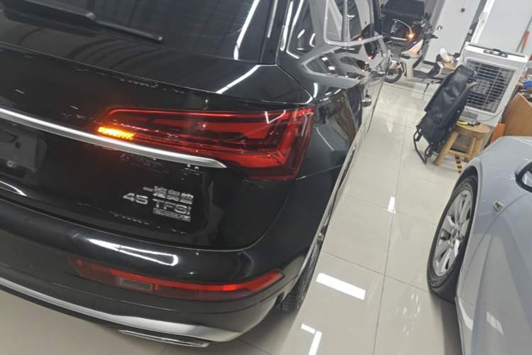 Used Audi Q5L 2022 40T Fashionable and Dynamic Model Right Rear Taillight