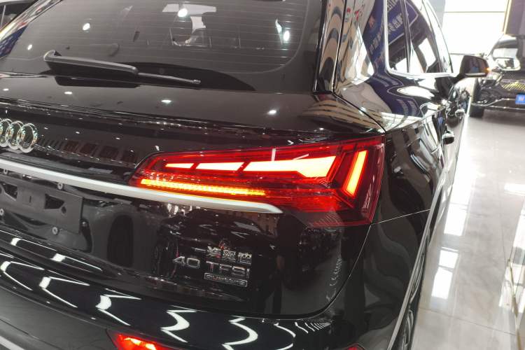 Used Audi Q5L 2022 40T Fashionable and Dynamic Model Right Rear Taillight