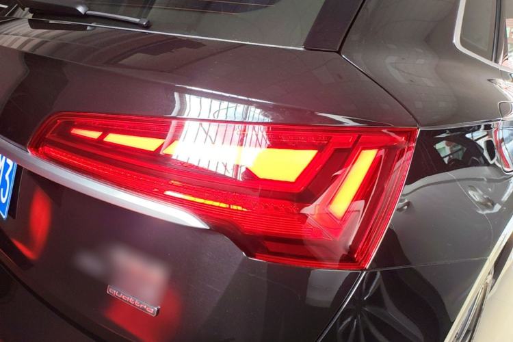 Used Audi Q5L 2022 Updated Version 40T Luxury Elegant Edition Right Rear Taillight