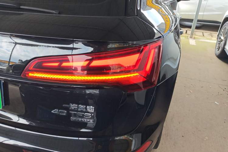 Used Audi Q5L 2022 40T Fashionable and Dynamic Model Right Rear Taillight