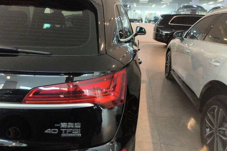 Used Audi Q5L 2022 40T Luxury Elegant Model Right Rear Taillight