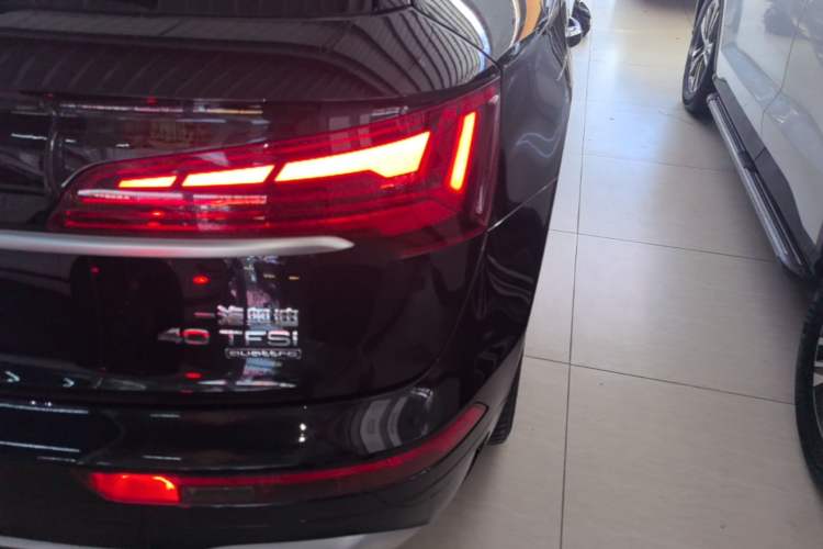 Used Audi Q5L 2022 40T Fashionable and Dynamic Model Right Rear Taillight