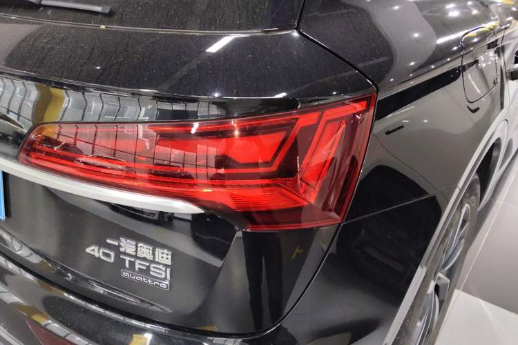 Used Audi Q5L 2022 Updated Version 40T Luxury Elegant Edition Right Rear Taillight
