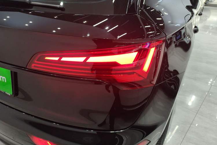 Used Audi Q5L 2022 40T Fashionable and Dynamic Model Right Rear Taillight