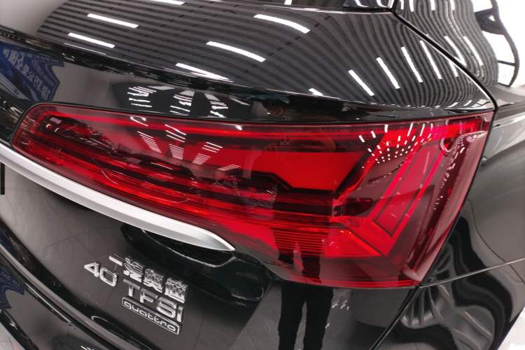 Used Audi Q5L 2022 40T Fashionable and Dynamic Model Right Rear Taillight