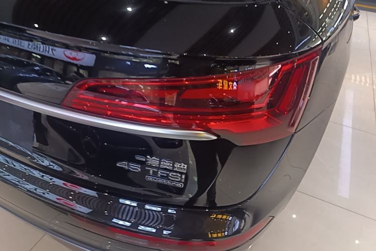Used Audi Q5L 2022 45T Luxury Elegant Model Right Rear Taillight