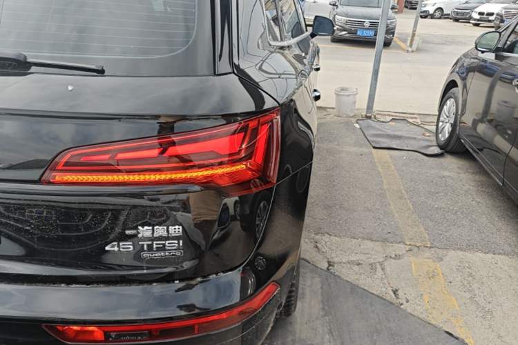 Used Audi Q5L 2022 40T Luxury Dynamic Model Right Rear Taillight