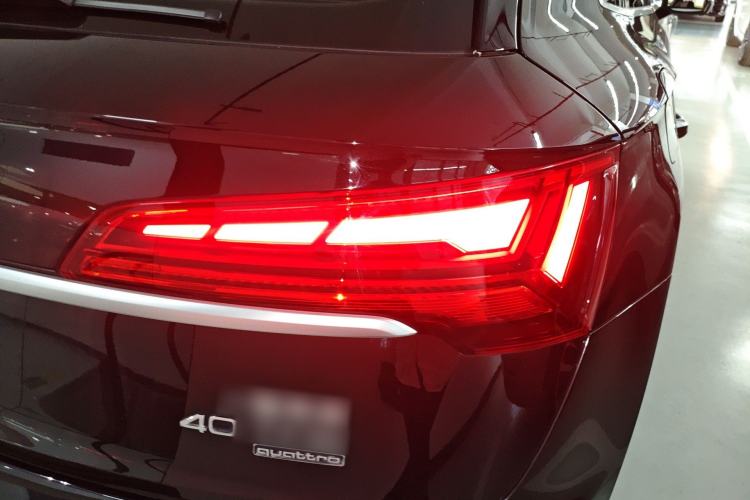 Used Audi Q5L 2022 40T Luxury Dynamic Model Right Rear Taillight