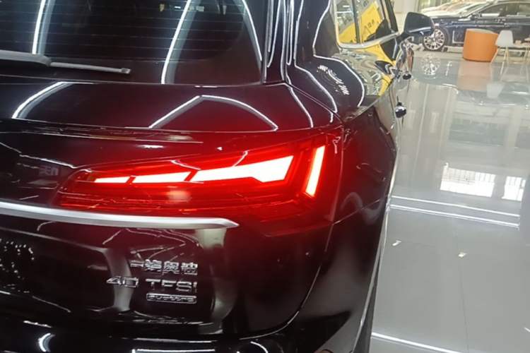 Used Audi Q5L 2022 40T Fashionable and Dynamic Model Right Rear Taillight