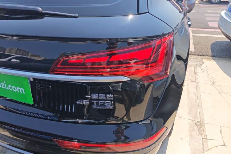 Used Audi Q5L 2022 Updated 45T Luxury Dynamic Version Right Rear Taillight