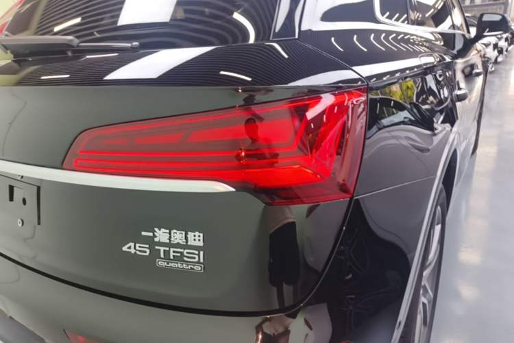 Used Audi Q5L 2022 Updated 45T Luxury Dynamic Version Right Rear Taillight