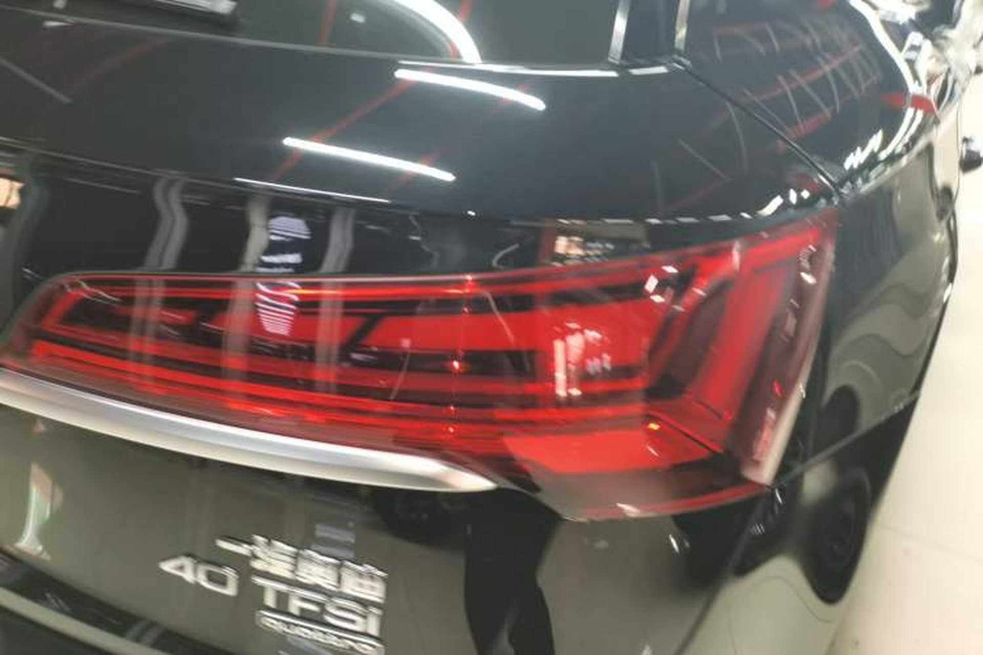 Used Audi Q5L 2022 40T Fashionable and Elegant Model Right Rear Taillight