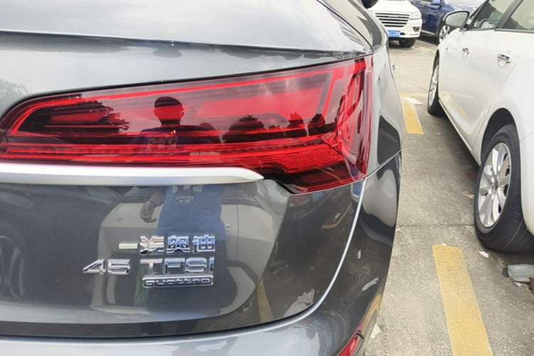 Used Audi Q5L 2022 Updated 45T Luxury Dynamic Version Right Rear Taillight