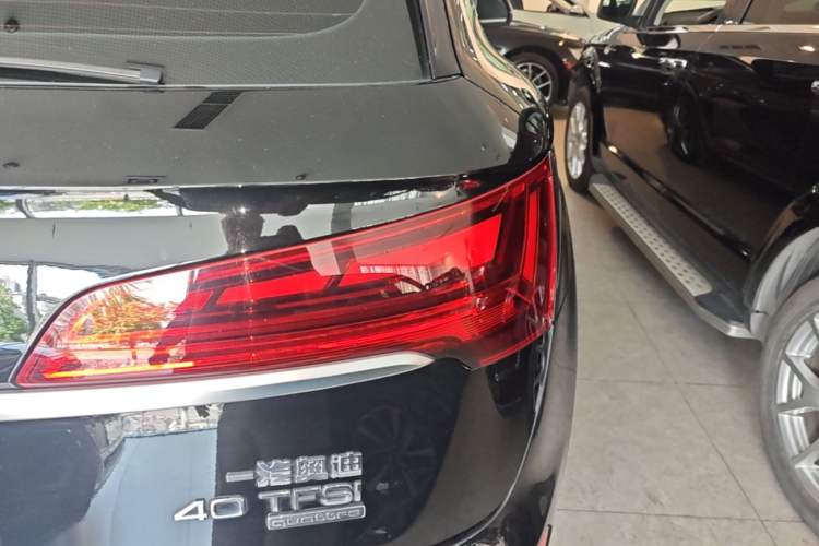 Used Audi Q5L 2022 40T Luxury Elegant Model Right Rear Taillight