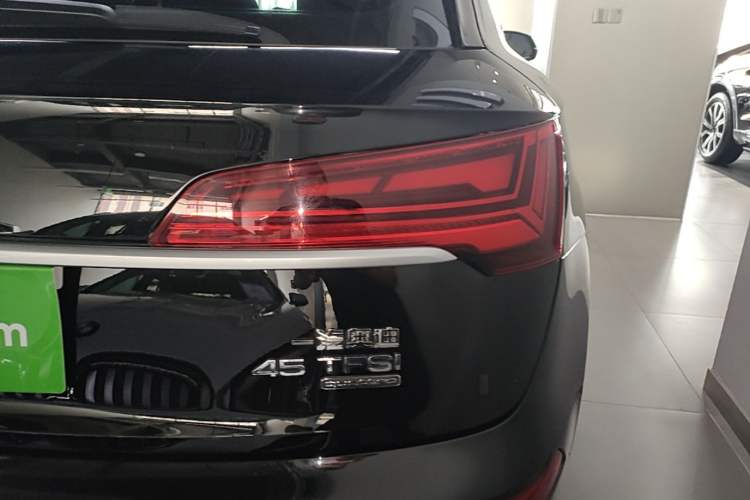 Used Audi Q5L 2022 Updated Version 45T Luxury Prestige Edition Right Rear Taillight