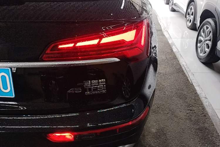 Used Audi Q5L 2022 45T Luxury Dynamic Model Right Rear Taillight