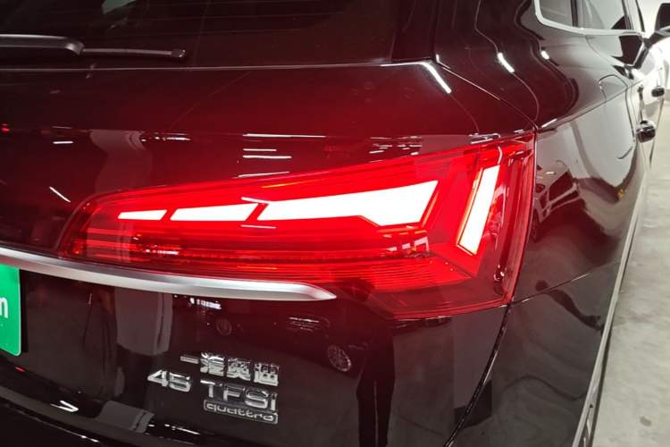 Used Audi Q5L 2022 45T Luxury Dynamic Model Right Rear Taillight