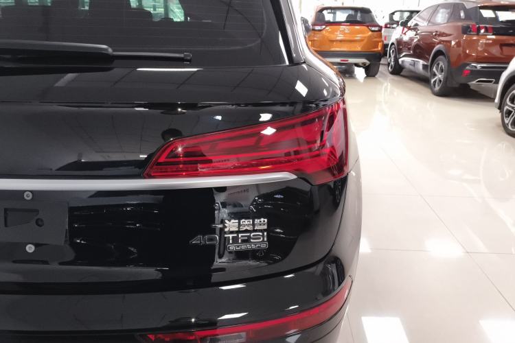 Used Audi Q5L 2022 40T Luxury Dynamic Model Right Rear Taillight