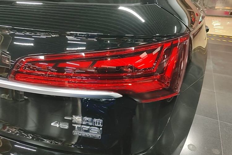 Used Audi Q5L 2022 45T Luxury Dynamic Model Right Rear Taillight