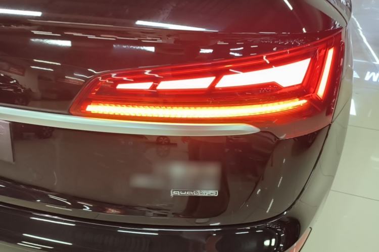Used Audi Q5L 2022 40T Fashionable and Dynamic Model Right Rear Taillight