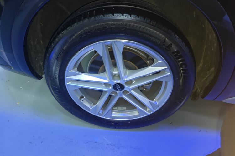 Used Audi Q5L 2022 40T Fashionable and Elegant Model Right Rear Wheel Hub